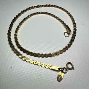 Medici vintage gold tone chain necklace